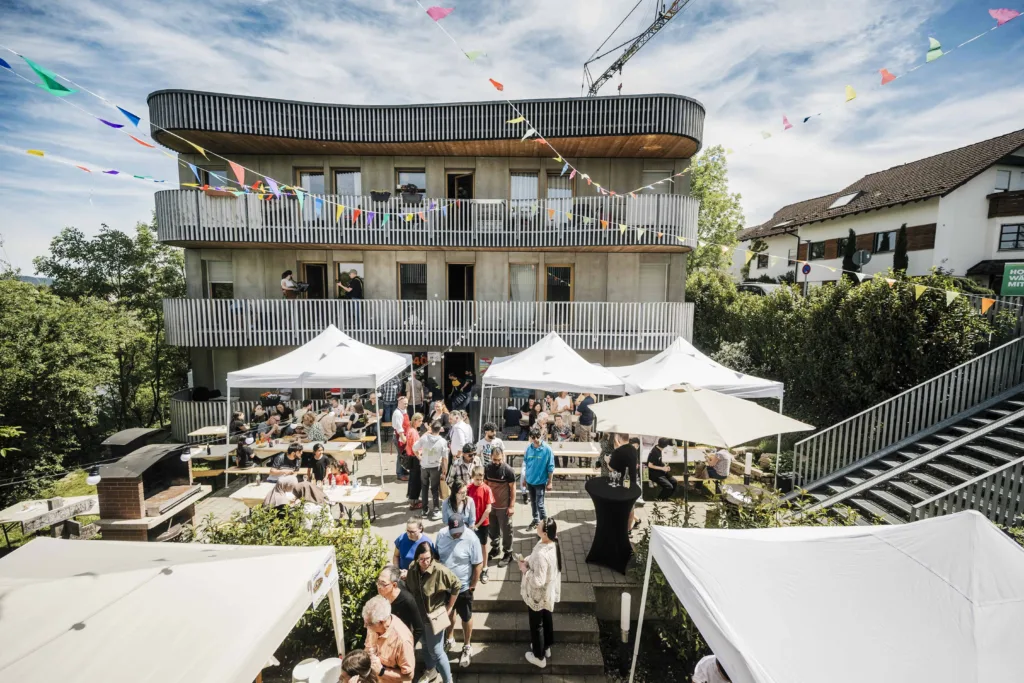 Hoff­nungs­haus feiert: 10 Jahre in Leonberg und Neu­eröff­nung in Gaildorf